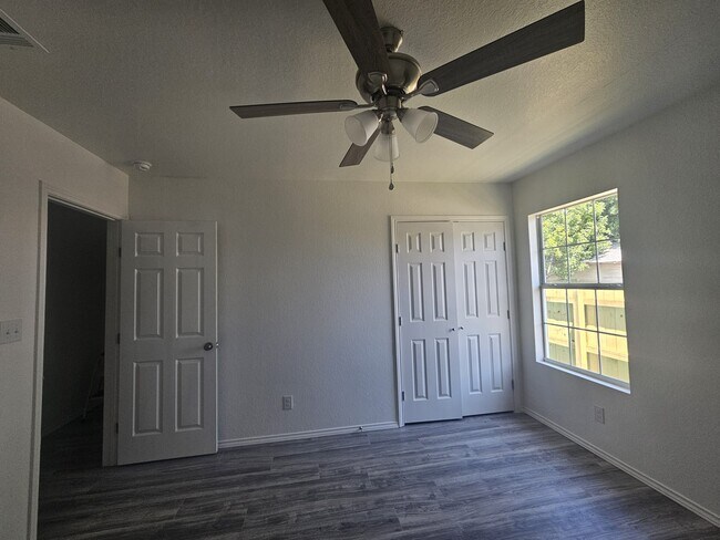 Building Photo - 923 McIlvaine