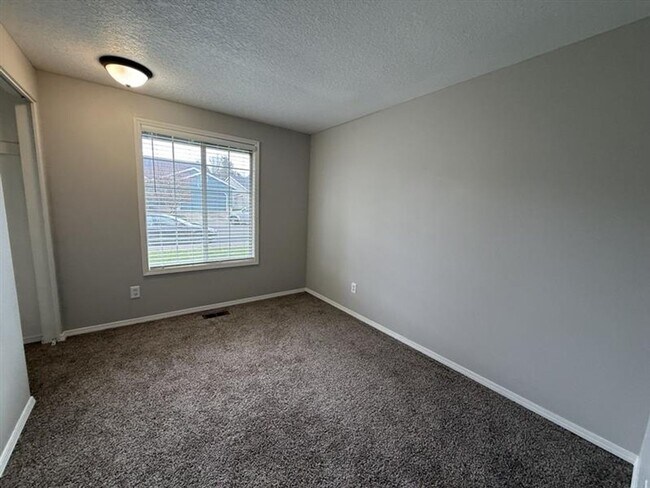 Building Photo - 1333 SW 178th Ave