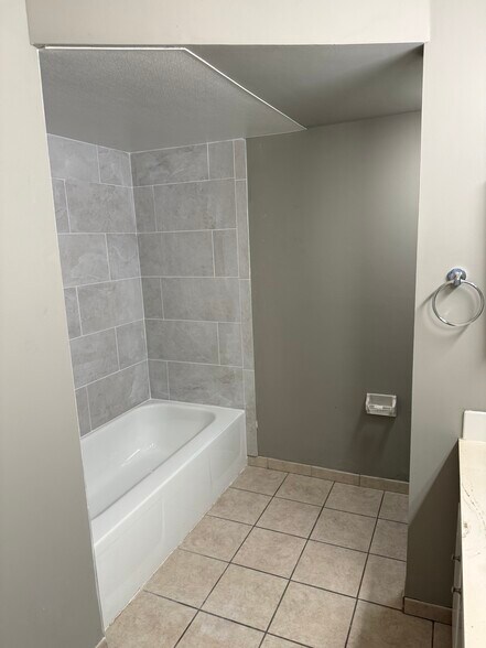 Newly added tile bath - 2325 SW Briarwood Plz