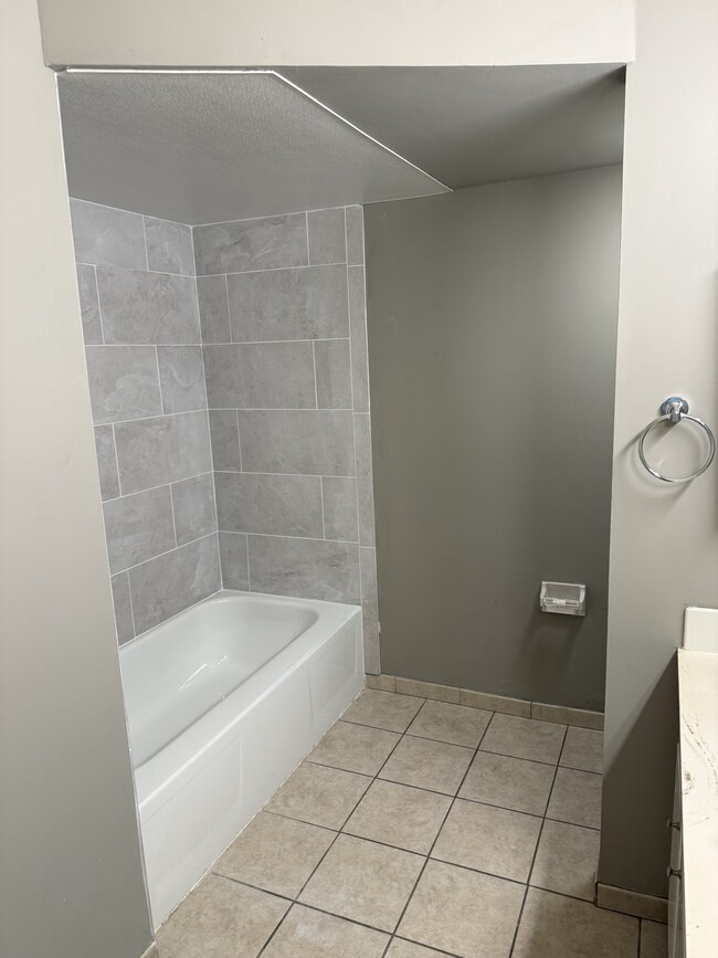 Newly added tile bath - 2325 SW Briarwood Plz