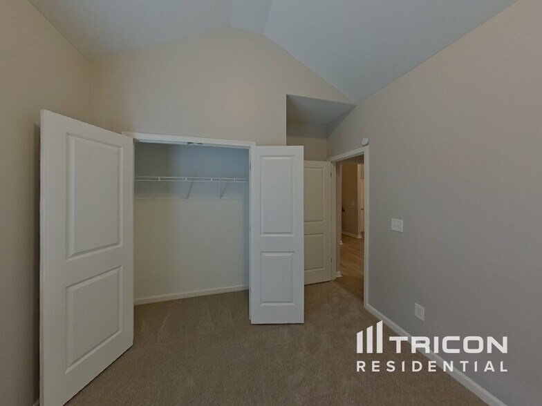 Building Photo - 2143 Massey Ln
