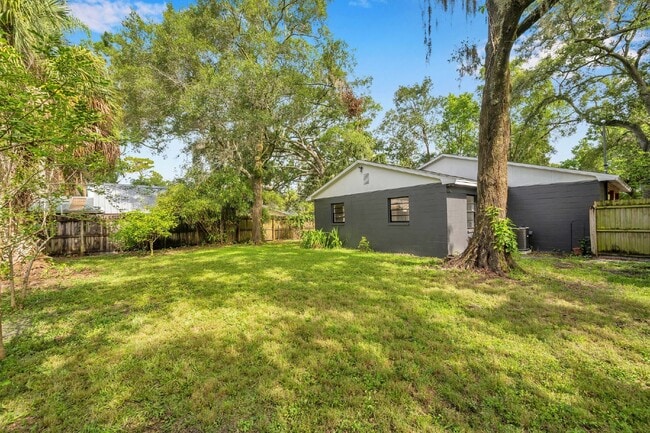 Building Photo - BEAUTIFULLY RENOVATED 2 BEDROOM, 1 BATH HOME WITH CARPORT NESTLED IN THE SOUGHT-AFTER NEIGHBORHOO...