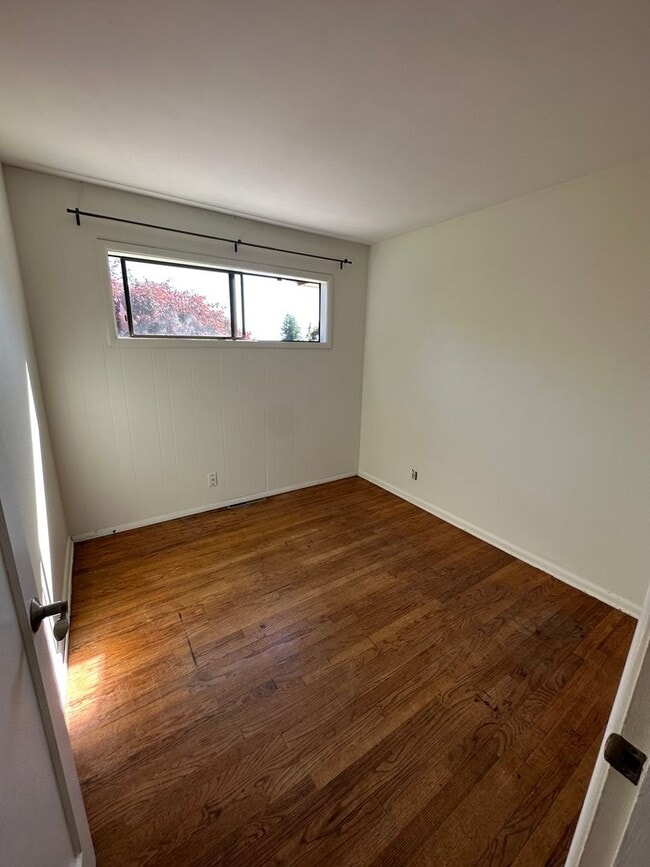 Building Photo - Beautiful Home in Astoria!