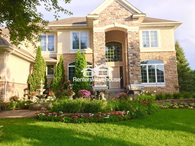 Primary Photo - 2470 Arnold Palmer Dr