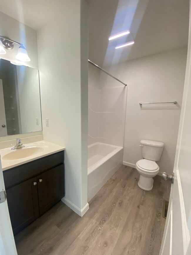 Building Photo - Beautiful 3 Bedroom, 2.5 Bath Townhome in Dallastown Schools!