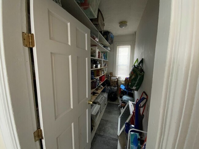 Building Photo - HOT MISSION HILL LISTING!!!!