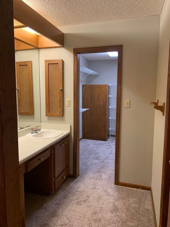 Building Photo - !!$500 off First months Rent!! Private 1-Acre Retreat with Pool, Screened Porch & Spacious Interior