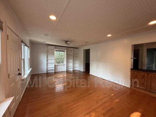 Building Photo - 8710 Maywood Ave