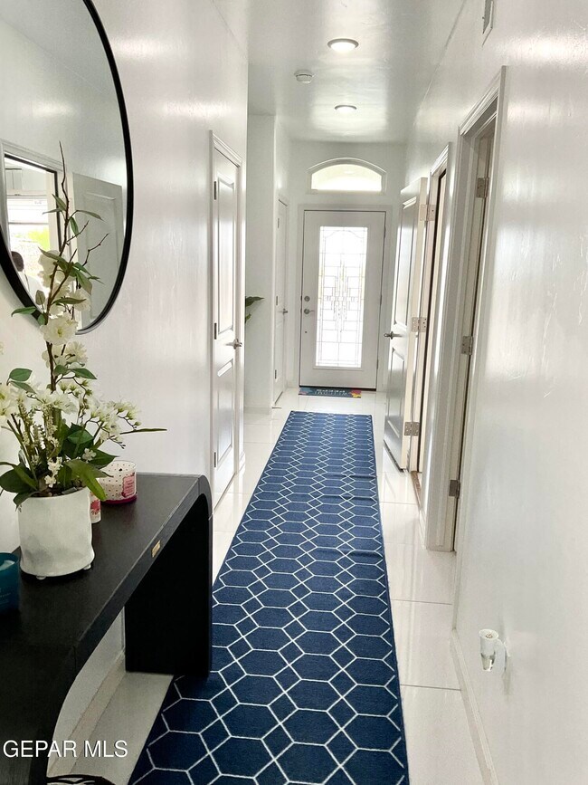 Building Photo - 8919 Eclipse St