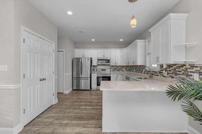 Building Photo - Beautiful 4br 2.5ba with huge basement and garage in Edgemere