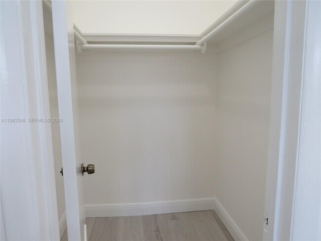 Building Photo - 9165 Fontainebleau Blvd