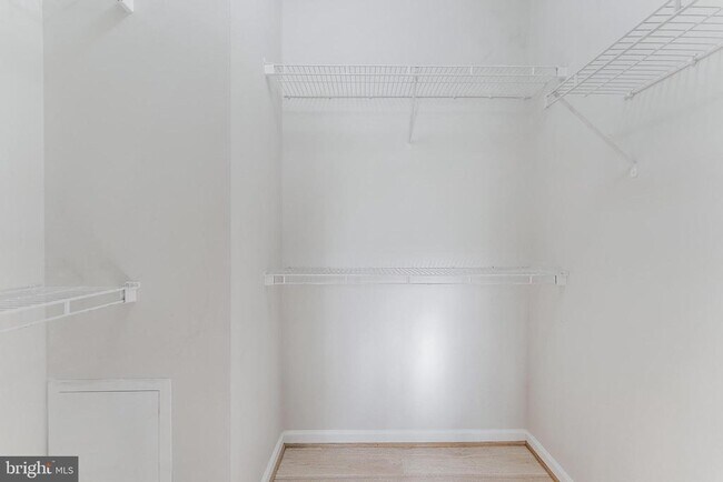 Building Photo - 12954 Centre Park Cir