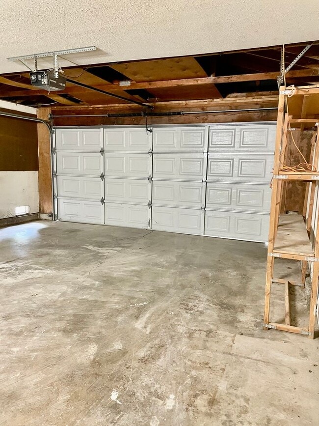 Building Photo - Remodeled