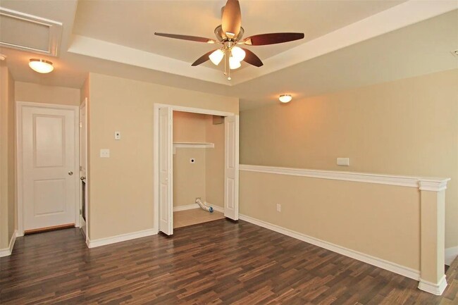 Building Photo - 7917 Elka Lp