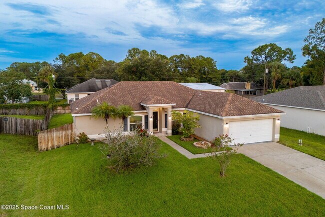 Building Photo - 413 Grenadier Ave NW