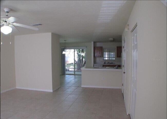 Building Photo - 5205 SW 97th Dr
