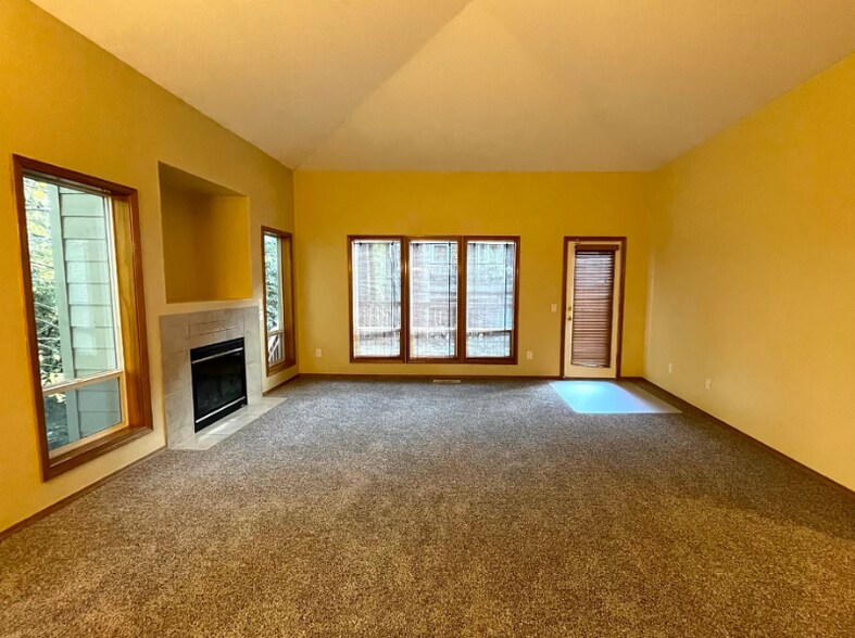 Building Photo - 12712 SW Rocky Mountain Ct