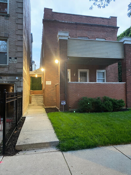 Front Entrance - 1245 W North Shore Ave