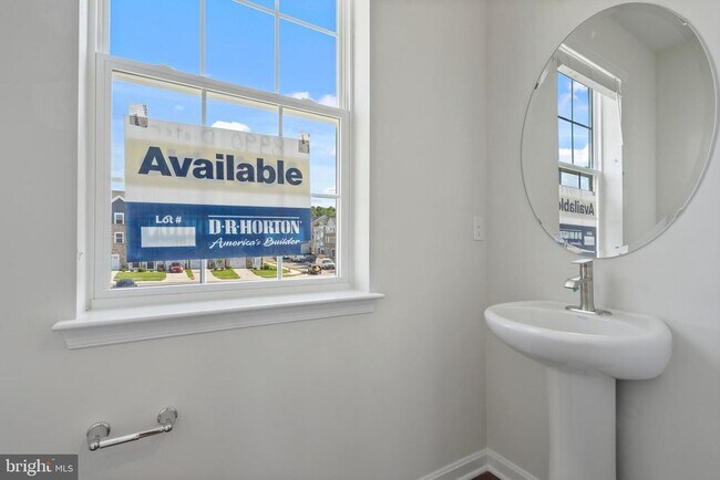 Building Photo - 16649 Green Glade Dr