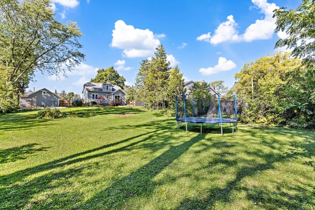 Building Photo - 639 Cumnor Ave