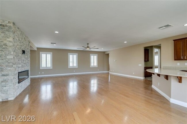 Building Photo - Elegant Anthem Country Club Residence with Spa, Balcony & 3-Car Garage