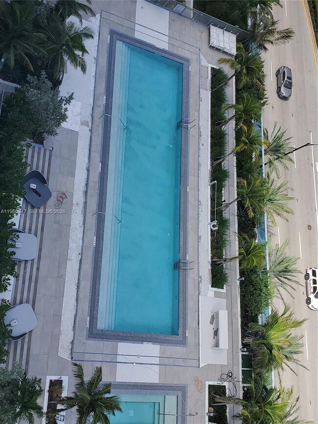 Building Photo - 17550 Collins Ave