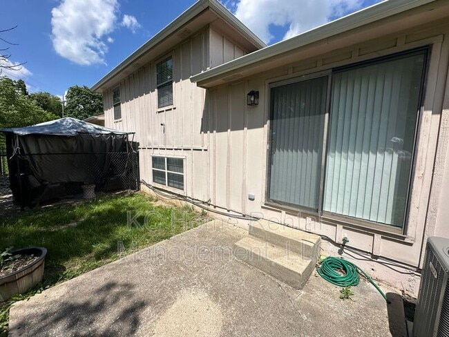 Building Photo - 8640 N Hull Ave