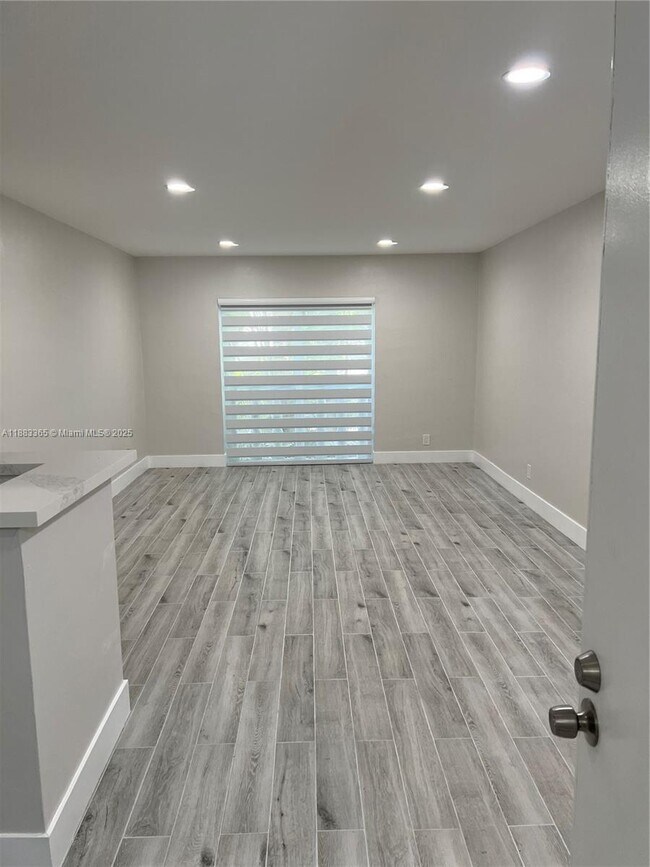 Building Photo - 1200 Mariposa Ave
