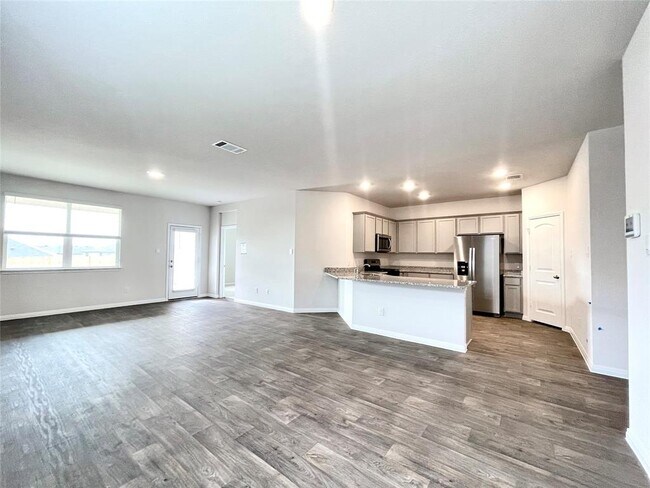 Building Photo - 467 Evergreen Sumac Lp