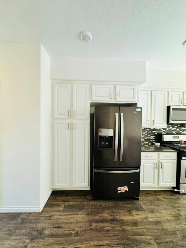 Building Photo - 1462 Cherry Cir