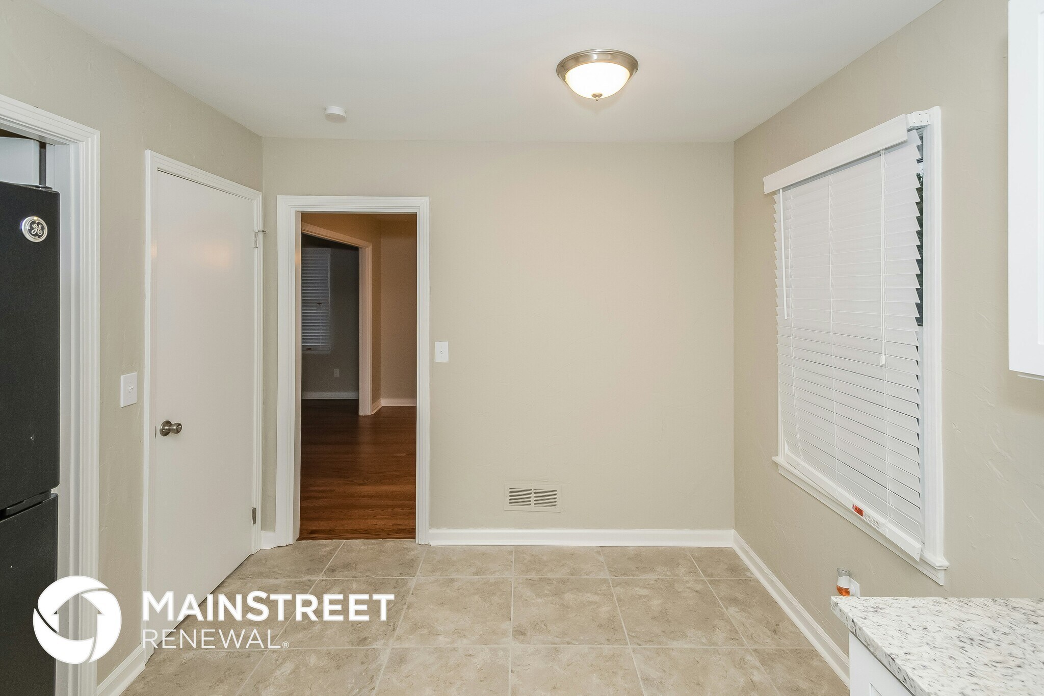 Building Photo - 513 Goldenrod Dr