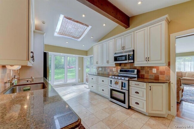 Building Photo - 20 Cherry Ln