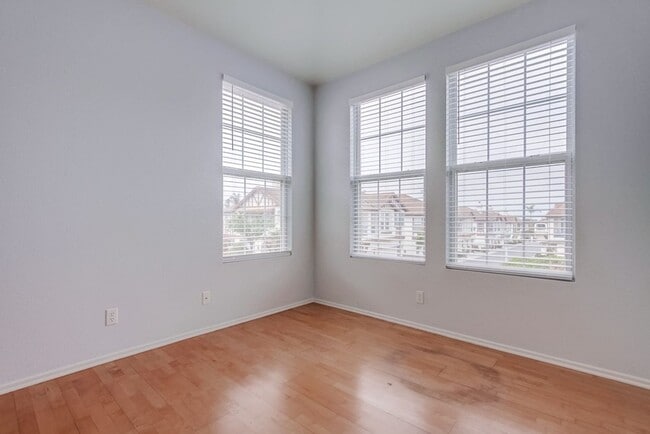 Building Photo - ***Available for move in on June 30, 2025*...