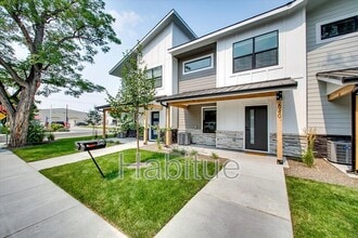Building Photo - 2940 Davis St
