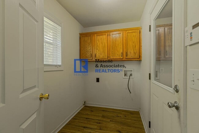 Building Photo - 3 Bed/2 Bath Home in Pearl