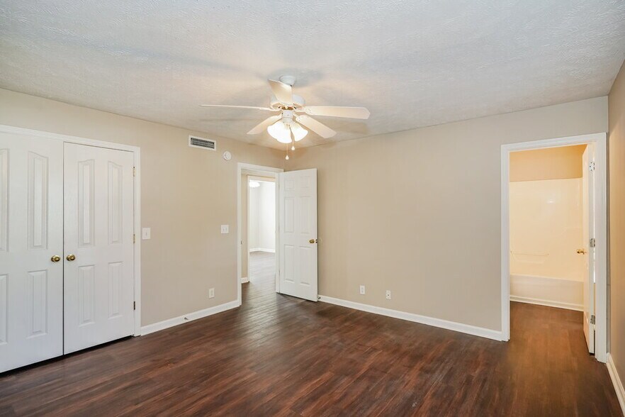 Building Photo - 2919 Weybridge Dr