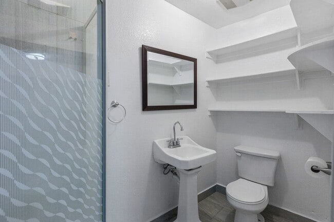 Building Photo - Charming Single-Family Home with Backyard Parking in Pacoima