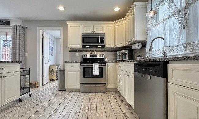 Building Photo - 35 Coolridge Rd