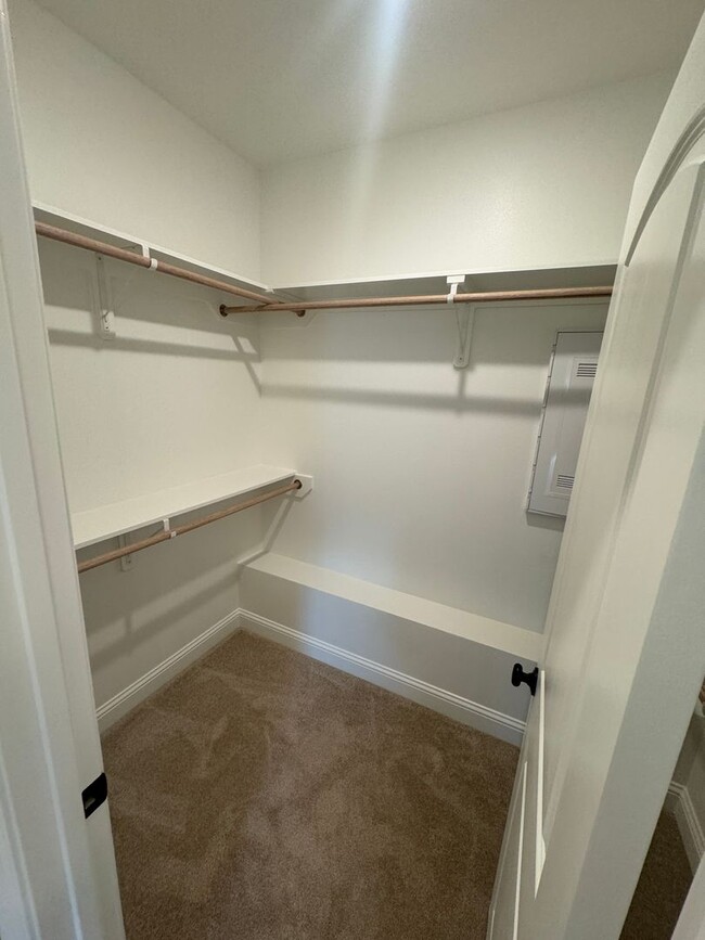 Building Photo - Brand New Construction... Just minutes to ...