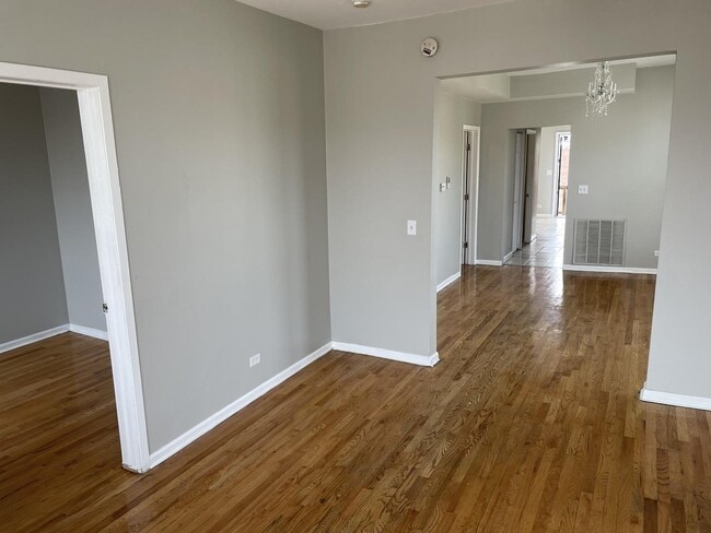 Building Photo - 4017 W Van Buren St