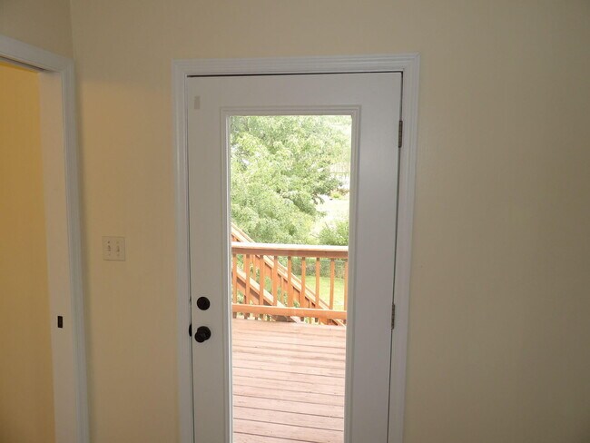 Building Photo - 102 Cedar Dr