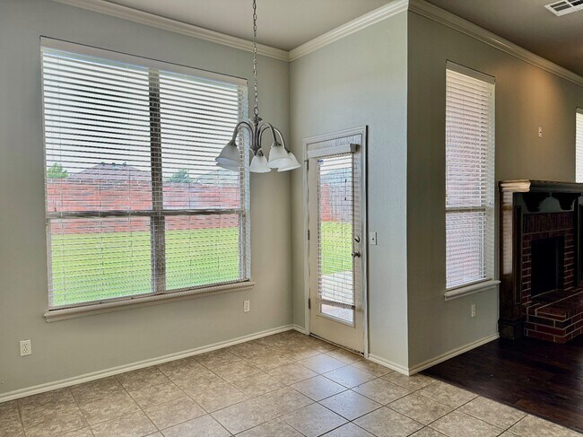 Building Photo - 15705 Creek Heights Dr