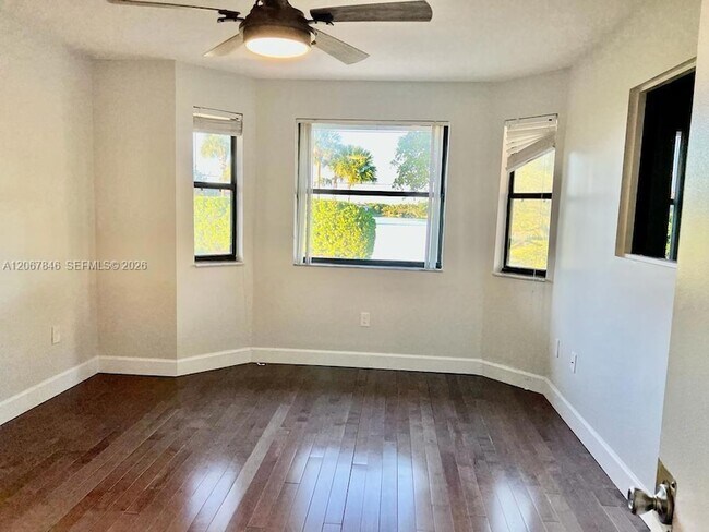 Building Photo - 900 SW 113th Terrace