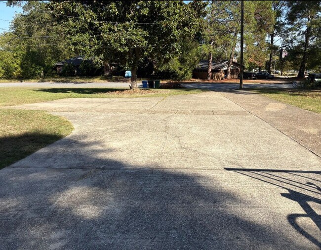 Building Photo - Heart of Midtown
