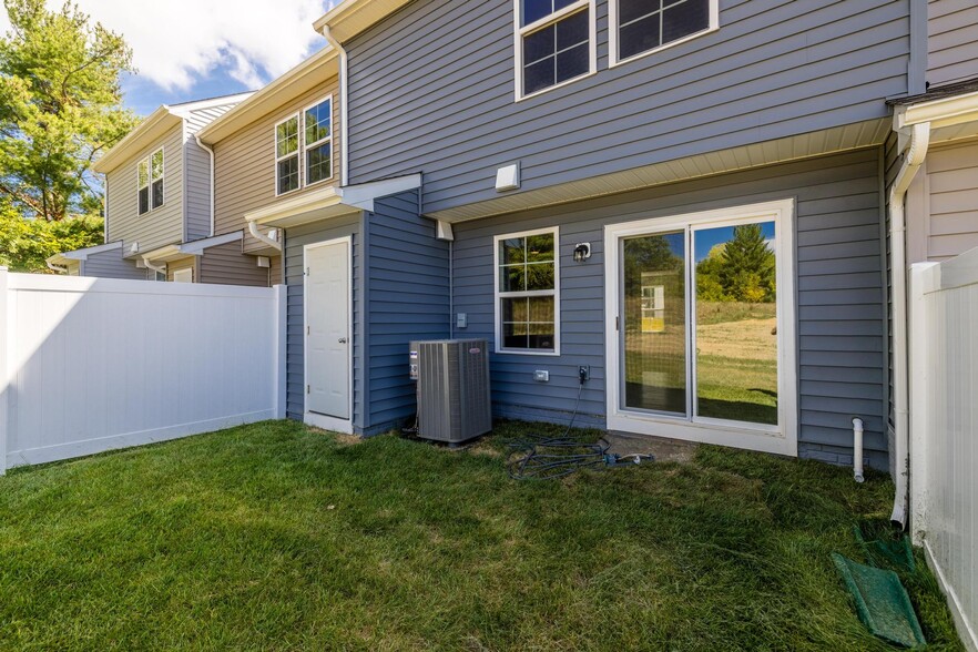 Building Photo - 47 Orch Grn Dr
