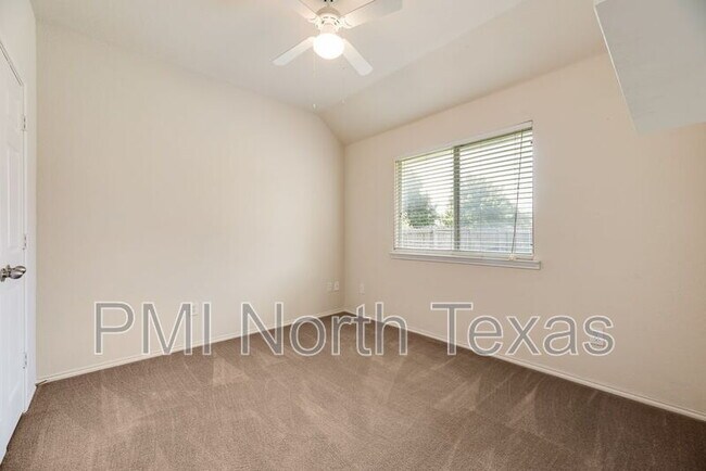 Building Photo - 9705 Meadow Rue Dr