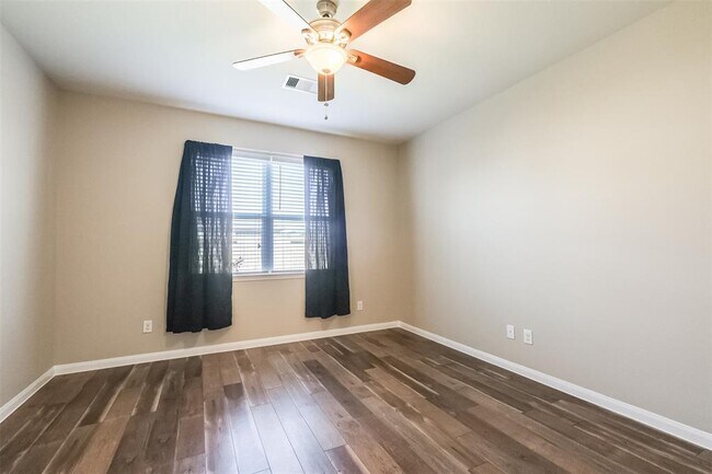 Building Photo - 5114 Harbor Palm Dr