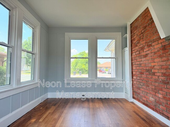 Building Photo - 880 S State St
