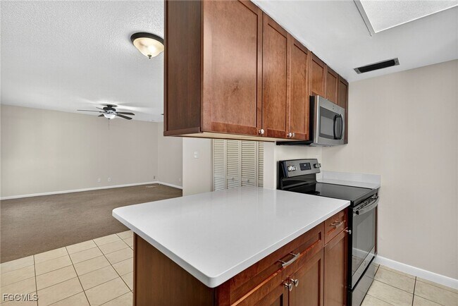 Primary Photo - 3320 New South Province Blvd