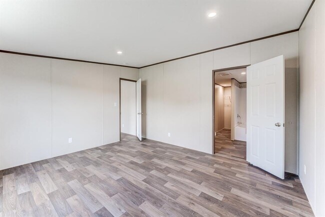 Building Photo - 5055 County Rd 3540